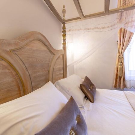 Chambre A Baldaquin Maison De L'Eglise Du Couvent 나르본 외부 사진